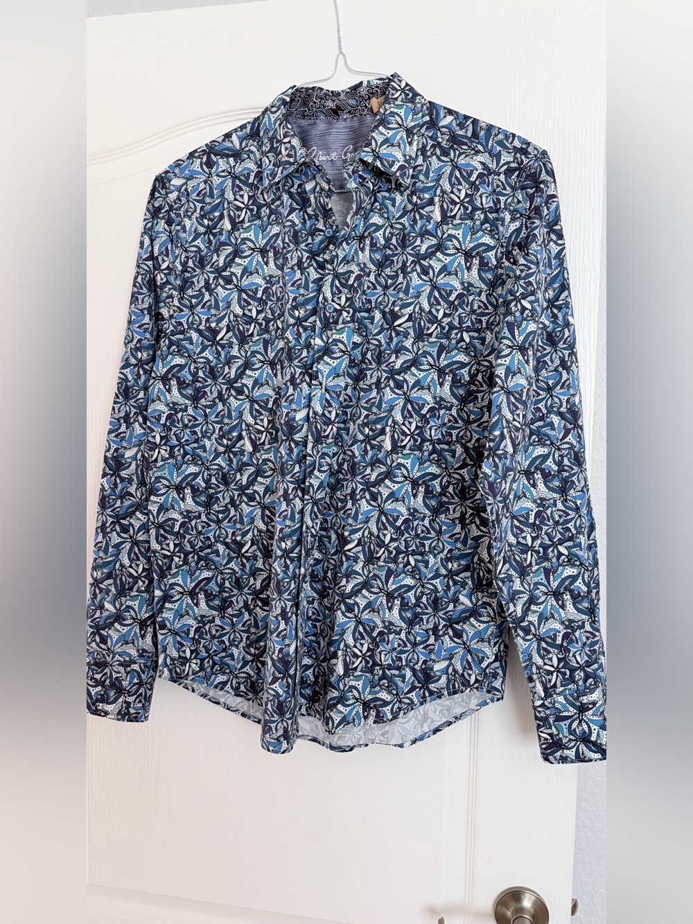 Robert Graham (4) Men's XL Long-Sleeve dress shirts (this is a bundle for all 4)